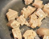 鶏もも肉とこんにゃくの味噌煮込み作り方2写真