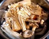 キノコたっぷり鳥手羽うどん作り方4写真