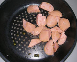 魚肉ソーセージとちくわをただ炒めた物作り方3写真