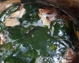 ヌメリササタケと乾燥ワカメの味噌汁作り方4写真
