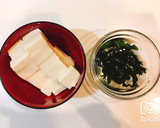 本だしで簡単！基本の豆腐とわかめの味噌汁作り方1写真