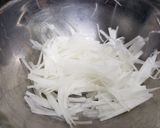 豆苗と大根とアーモンドのサラダ作り方1写真