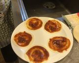 餃子の皮で手軽にピザ☆彡作り方1写真
