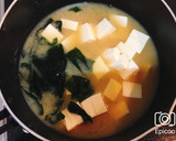 本だしで簡単！基本の豆腐とわかめの味噌汁作り方2写真