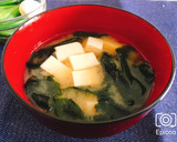 本だしで簡単！基本の豆腐とわかめの味噌汁作り方3写真