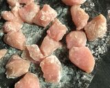 鶏胸肉でもOK！玉ねぎとささみの甘辛炒め作り方1写真