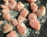 鶏胸肉でもOK！玉ねぎとささみの甘辛炒め作り方1写真