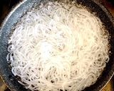 簡単糖質オフ☆春雨サラダ風こんにゃく麺作り方1写真