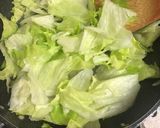 たっぷりレタスの温サラダ作り方1写真