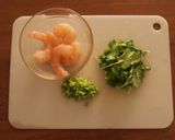 えびと肉団子のエスニックスープ作り方1写真