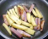 簡単！さつまいもとベーコンの甘ゴマ炒め作り方3写真