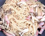 しめじとベーコンのにんにく醤油パスタ作り方5写真