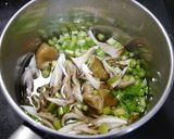 簡単！カブの葉と舞茸のゴマ風味味噌汁作り方4写真