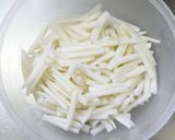 大根の皮で作る！豚ばら大根＊味噌煮込み作り方2写真