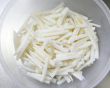 大根の皮で作る！豚ばら大根＊味噌煮込み作り方2写真