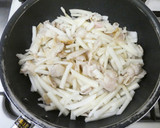 大根の皮で作る！豚ばら大根＊味噌煮込み作り方4写真