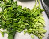 鶏ひきとパクチーの中華炒め作り方1写真