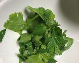 鶏ひきとパクチーの中華炒め作り方2写真