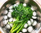 春菊とベーコンのおひたし作り方3写真