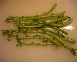 春菊の茎とにんじんのきんぴら作り方1写真