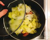 入れて煮るだけ！白菜の簡単コンソメスープ作り方2写真
