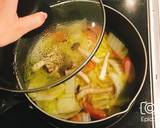 入れて煮るだけ！白菜の簡単コンソメスープ作り方3写真