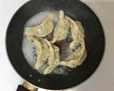 【凍ったままで！】冷凍餃子の焼き方★作り方3写真