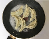 【凍ったままで！】冷凍餃子の焼き方★作り方3写真