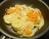 簡単！薄切り野菜のソース炒め作り方2写真