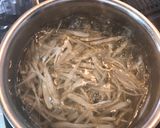 寒い夜に☆鶏肉とゴボウの健康スープ♪作り方4写真