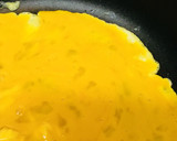 とろけるチーズを巻きこんだオムレツ作り方1写真