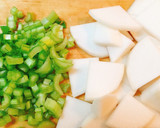 優しい甘さ♡かぶと豚肉の味噌炒め作り方1写真