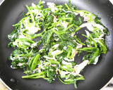 ほうれん草とカニカマの塩麹炒め作り方12写真