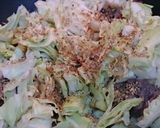 牛肩ロースとキャベツの鰹醤油炒め作り方3写真