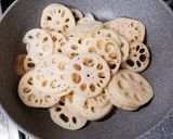 れんこんと豚バラ肉の味噌炒め作り方5写真