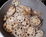 れんこんと豚バラ肉の味噌炒め作り方12写真
