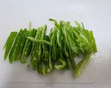 鶏のせせりとピーマンのガーリック炒め作り方1写真