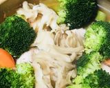鶏肉とブロッコリーの洋風野菜コンソメ鍋作り方4写真