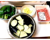 なすとピーマンのそぼろ炒め作り方1写真
