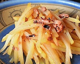 あと一品に！じゃが芋の塩辛炒め♪作り方3写真