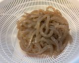 昆(布)・蒟(蒻)・根(菜)の炒め煮。作り方1写真