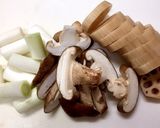 親鳥と蓮根のにんにく醤油炒め作り方1写真