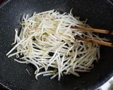 色んな料理のお供に！2分でもやしの酢炒め作り方1写真