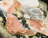鮭の切り身のムニエル☆しょう油バター焼き作り方1写真