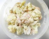 カリフラワーとカニカマの胡麻マヨサラダ作り方3写真