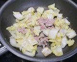 簡単！残った餃子の種で白菜炒め作り方2写真