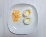 【離乳食中後期】ゆで卵の卵黄で親子丼作り方1写真