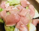 鶏肉と丸ごとレタスの洋風野菜コンソメ鍋作り方1写真