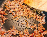 簡単！もやしとニラ、豚ミンチの旨辛炒め作り方2写真