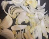 簡単!にんにく多め海鮮ときのこアヒージョ作り方3写真